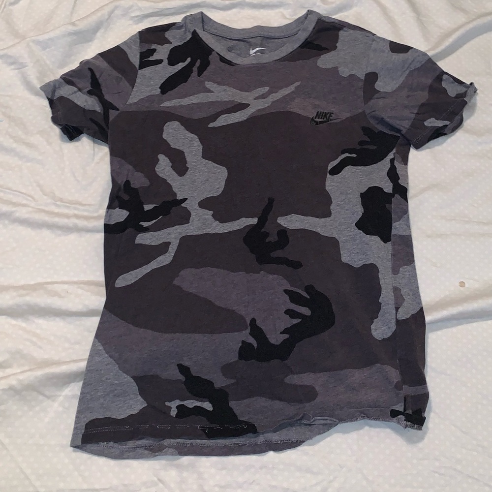 Nike camo t shirt